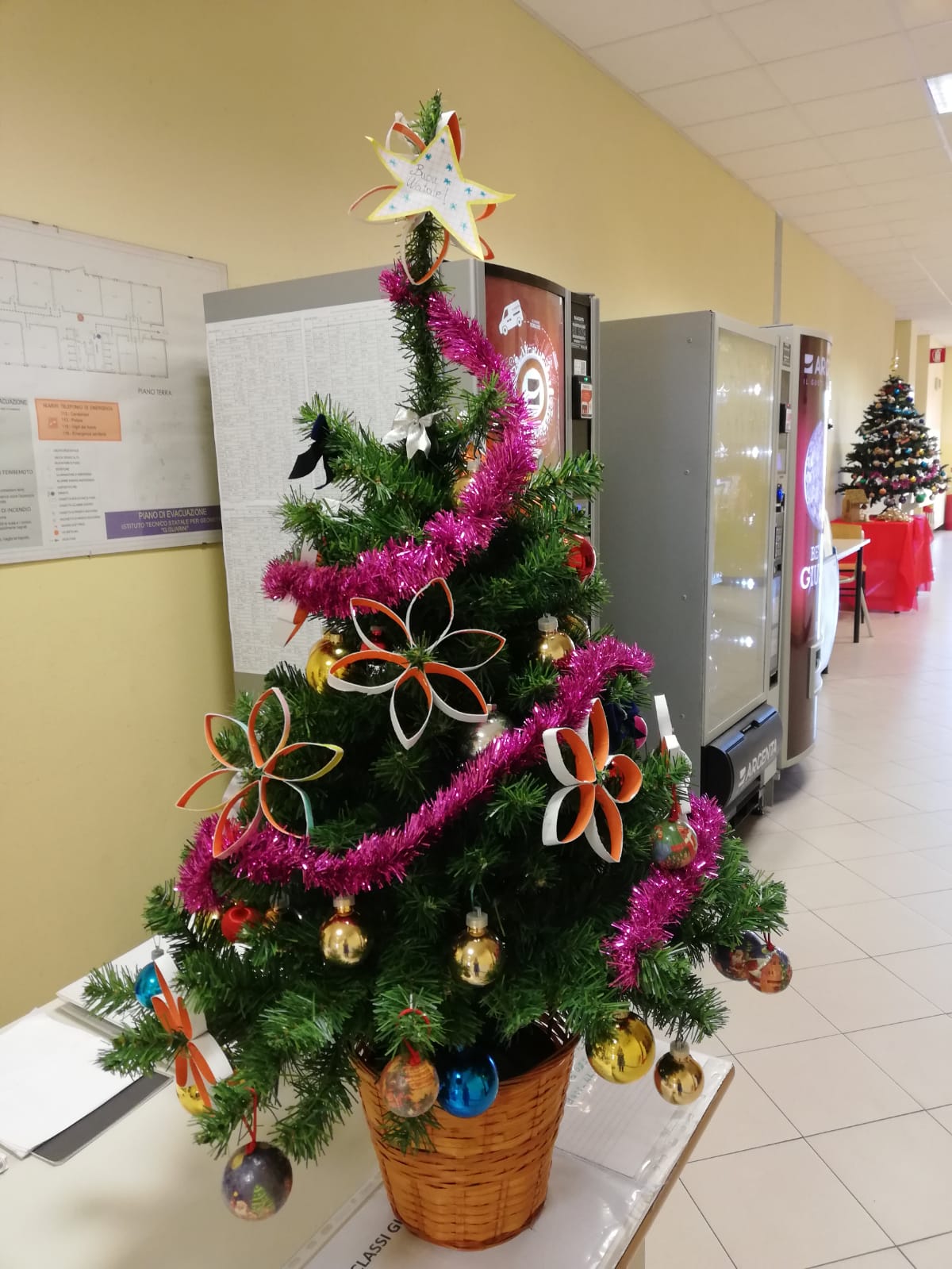 Auguri Di Buon Natale Genitori.I Nostri Migliori Auguri Di Buon Natale E Buone Feste Alunni Genitori Comunicazioni Scuola Famiglia Istituto Professionale Statale Socio Commerciale Artigianale Cattaneo Deledda